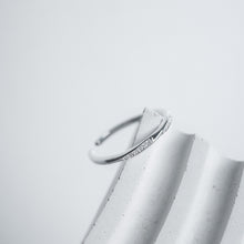 Load image into Gallery viewer, 925 sterling silver thin curved row crystal Ring open ring with adjustable size.
premium gift,Fashion Jewelry Gift,temperament fashion,shiny accessories,suitable for any occasion.925 純銀細曲線排鑽戒，百搭配件，聖誕交換禮物，犒賞自己的禮物，優雅氣質， 送給情人的禮物。
