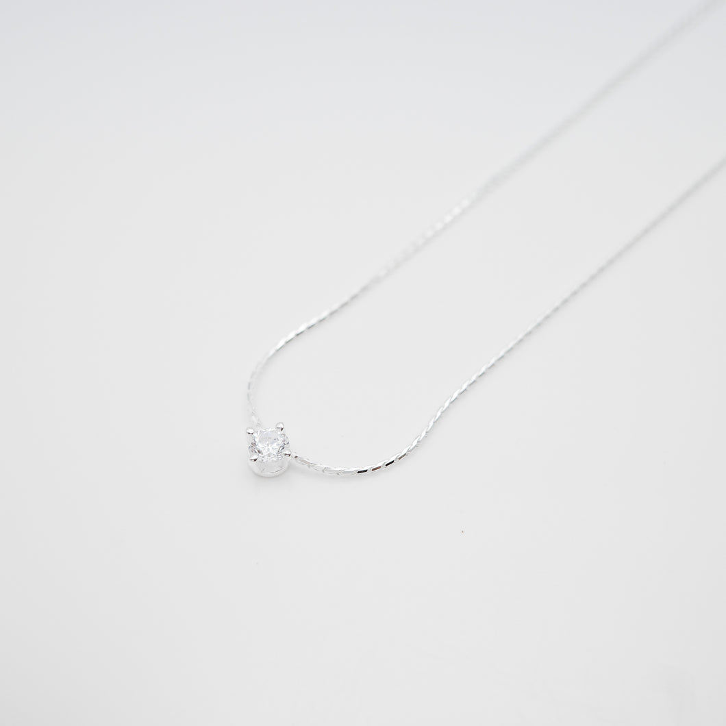 925 sterling silver tiny crystal necklace is a popular style that is simple. classic design,elegant style,popular style,shiny accessories,Perfect gift BFF,suitable for girls.925純銀輕奢迷你水鑽項鍊，簡約時尚，優雅氣質，百搭配件，日常休閒穿搭，母親節禮物，精緻生日禮物。