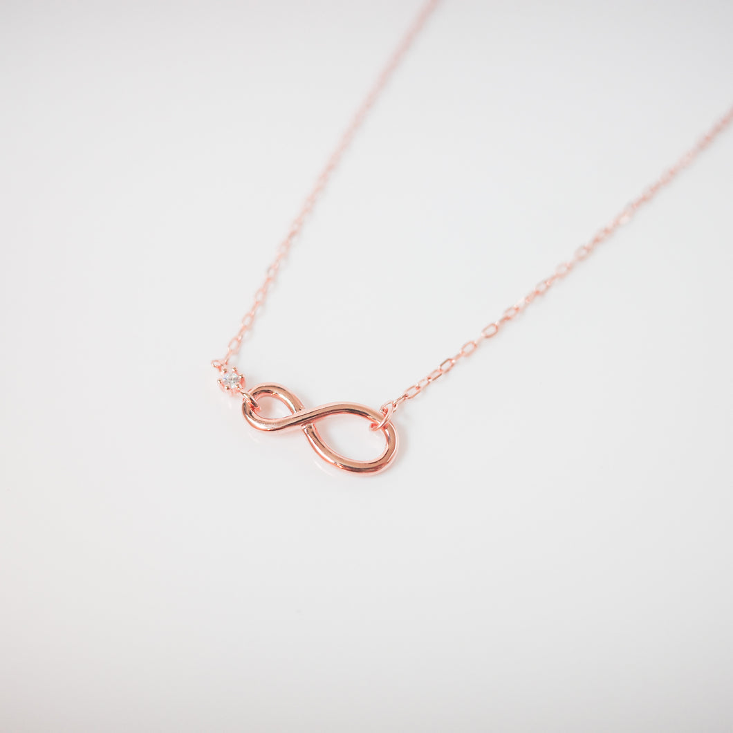 925 sterling silver infinity necklace with adjustable extension chain. special day gift,delicate gift,for lover,popular style,FashionJewelry,Chinese Valentine's Day,mother's Day.925 純銀無限項鍊，經典風格，簡約細緻，日常加分飾品，情人節禮物首選，交換禮物，日常搭配，有意義的禮物。