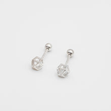 Load image into Gallery viewer, Ginkawa 925 sterling silver mini Hexagon Earrings which is cute, beautiful and transcendence. The earring is hypoallergenic. Best gift for new year, mother&#39;s day, birthday and new year gift. 925純銀迷你立體六角轉珠耳環，抗過敏耳環，迷你可愛風格，獨特款式，適合送禮，日常配戴，出遊旅行配件。
