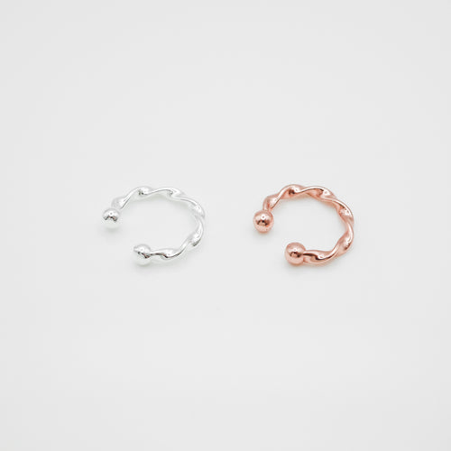 925 sterling silver ear cuff no need to piercing hole. best gift for birthday,simple design,FashionJewelry,suitable for any occasion,anniversary surprise.925 純銀細扭紋耳骨夾，無耳洞可戴，時尚配件，獨特風格，畢業禮物，簡單而精美的禮物，閨蜜約會穿搭，告白禮物，聖誕禮物，日常穿搭配件。