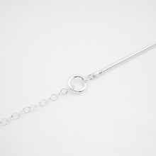 Load image into Gallery viewer, 925 sterling silver donut bracelet with adjustable extension chain. unique design,FashionJewelry,wear everyday,suitable for any occasion,unisex accessories.925 純銀甜甜圈拼接手鍊，獨特雙鍊拼接設計，適合日常搭配，通勤穿搭首選，適合出席各種場合，好友生日禮物推薦。
