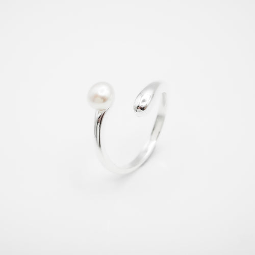 925 sterling silver mussel pearl ring open ring with adjustable size. delicate gift,for best friend,unique design,wedding Jewelry,anniversary surprise.925 法式簡約珍珠開口戒，甜蜜約會搭配，天然淡水珍珠飾品，生日禮物推薦，適合出席各種場合，簡約氣質，定情禮物。