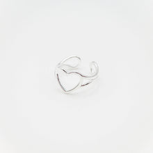 Load image into Gallery viewer, 925 sterling silver ear cuff no need to piercing hole. Stacked Wear,classic design,popular style,Lady&#39;s Accessories,cute accessories,For Girl&#39;s Party.925 純銀鏤空愛心耳骨夾，無耳洞可戴，人氣熱銷款，日常搭配，閨蜜禮物，聚會穿搭，簡約時尚，生日禮物首選。
