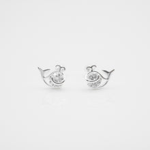 Load image into Gallery viewer, 925純銀｜ 單鑽小鯨轉珠耳環 Spouting Whale Crystal Earrings｜E384
