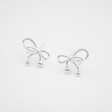 Load image into Gallery viewer, 925純銀｜雙蝴蝶結耳環 Double Bowknot Earrings｜ E382
