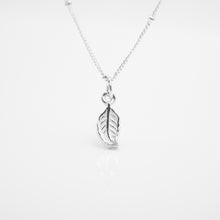 Load image into Gallery viewer, 925 sterling silver autumn leaves necklace is a popular style that is simple. best gift for birthday,wear every day,anniversary gift,beautiful gift,elegant style,Chinese Valentine&#39;s Day.925純銀秋葉項鍊，交換禮物推薦，定情禮物，適合約會穿搭，紀念日禮物，簡約細緻，甜美溫柔風格。

