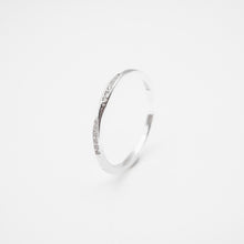 Load image into Gallery viewer, 925 sterling silver thin curved row crystal Ring open ring with adjustable size.
premium gift,Fashion Jewelry Gift,temperament fashion,shiny accessories,suitable for any occasion.925 純銀細曲線排鑽戒，百搭配件，聖誕交換禮物，犒賞自己的禮物，優雅氣質， 送給情人的禮物。
