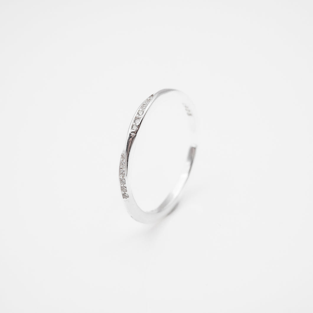 925 sterling silver thin curved row crystal Ring open ring with adjustable size.
premium gift,Fashion Jewelry Gift,temperament fashion,shiny accessories,suitable for any occasion.925 純銀細曲線排鑽戒，百搭配件，聖誕交換禮物，犒賞自己的禮物，優雅氣質， 送給情人的禮物。