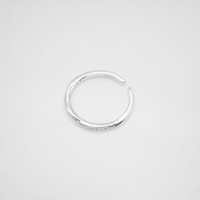 Load image into Gallery viewer, 925 sterling silver thin curved row crystal Ring open ring with adjustable size.
premium gift,Fashion Jewelry Gift,temperament fashion,shiny accessories,suitable for any occasion.925 純銀細曲線排鑽戒，百搭配件，聖誕交換禮物，犒賞自己的禮物，優雅氣質， 送給情人的禮物。
