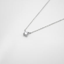 Load image into Gallery viewer, 925 sterling silver balloon puppy necklace is a popular style that is simple and sparkling. cute accessories,popular style,funky design,for best friend,special day gift,graduation gift,best gift for birthday.925 純銀氣球狗狗項鍊，熱門款式，閨蜜禮物，兒童節禮物，適合聚會穿搭，適合出席重要場合，畢業禮物，可愛風格。
