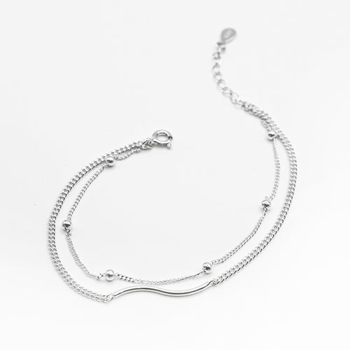 925 Sterling Silver wavy bar bracelet with adjustable extension chain. Stylish design. 925 純銀經典波浪雙行手鏈，永遠不退流行的波浪手鏈， 無論是日常搭配或是出席重要場合都會是個很加分的單品！