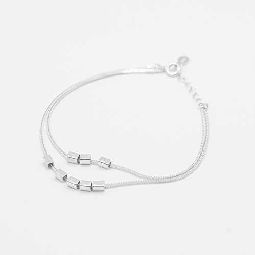 Cute ice cube bracelet with adjustable extension chain. Stylish design and best gift for birthday, BFF, Valentine's Day and Mother's Day. 925 可愛小方塊雙行手鏈，型格大方易配襯的可調節手鏈，無論是日常搭配，適合生日，送禮或出席重要場合，簡約大方易配襯。