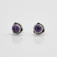 Load image into Gallery viewer, Beautiful 925 sterling silver natural amethyst stone earrings with Hypoallergenic earrings post. Deep purple stone color with anti silver finishing with vintage feel, simple design for daily wearing, which is the best gift for birthday, new year, Valentine&#39;s Day and BFF. 925 純銀天然紫水晶耳環（弧面切割）配抗敏感耳針，復刻設計，獨特優雅大方，適合出席重要場合，適合生日送禮，情人節，或母親節禮物。
