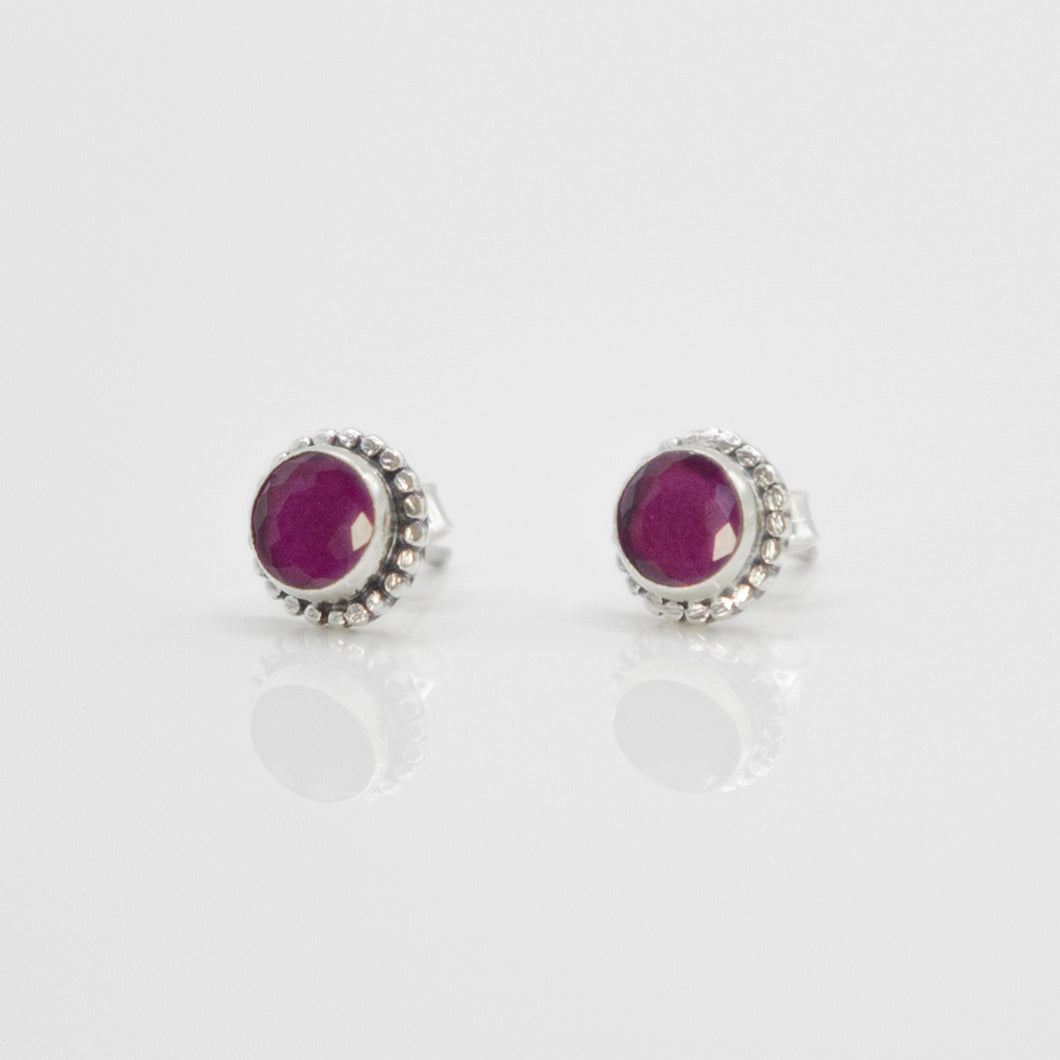 Elegant, beautiful 925 sterling silver natural ruby earrings with Hypoallergenic earrings post. Deep blue stone color with anti silver finishing with vintage feel, simple design for daily wearing, which is the best gift for birthday, new year, Valentine's Day and BFF. 925 純銀天然紅寶石耳環配抗敏感耳針，復刻設計，獨特高雅設計，適合出席重要場合，適合生日送禮，情人節，或母親節禮物。