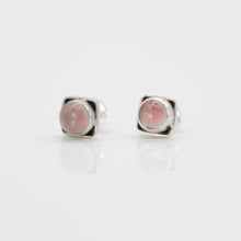 Load image into Gallery viewer, Beautiful 925 sterling silver natural rose quartz stone earrings with Hypoallergenic earrings post. Pink stone color with anti silver finishing with vintage feel, simple design for daily wearing, which is the best gift for birthday, new year, Valentine&#39;s Day and BFF. 925 純銀天然薔薇晶石耳環（弧面切割）配抗敏感耳針，復刻設計，獨特優雅大方，適合出席重要場合，適合生日送禮，情人節，或母親節禮物。
