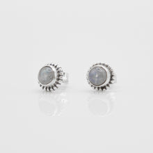 Load image into Gallery viewer, Beautiful 925 sterling silver natural labradorite stone earrings with Hypoallergenic earrings post. pure white stone color with anti silver finishing with vintage feel, simple design for daily wearing, which is the best gift for birthday, new year, Valentine&#39;s Day and BFF. 925 純銀天然灰月光石耳環（弧面切割）配抗敏感耳針，復刻設計，獨特優雅大方，適合出席重要場合，適合生日送禮，情人節，或母親節禮物。
