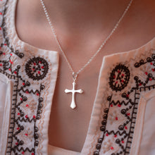 Load image into Gallery viewer, 實物試戴 Ginkawa 925純銀經典十字架項鍊 925 Sterling Silver Rhombic Cross Necklace. Best Gift for your BFF, birthday, mother&#39;s day and x&#39;mas.
