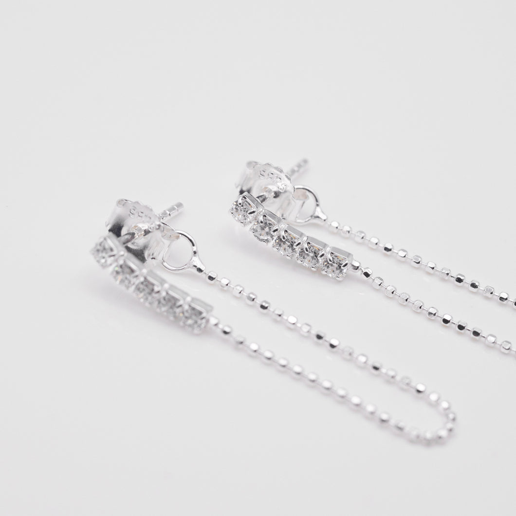 Elegant and Classic Design 925 Sterling Silver hypoallergenic earrings with Cubic Zirconia Chain dangling. Clear Crystal and Jet colour available. Best gift of valentine, birthday, mother's day and BFF.  925純銀排鑽垂鍊耳環，抗敏感耳環，氣質款式，獨特風格，聖誕交換禮物，時尚配件，聚會穿搭配件，適合出遊配戴。