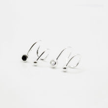 Load image into Gallery viewer, 925 Sterling Silver ear cuff is the best fit with your party and holiday dressing. Our ear cuff is no need to piercing ear hole. This is fun, young and playful design from our designer jewelry collection best gift for birthday, BFF and New Year. 925 純銀小鑽耳骨夾，無需穿耳洞，人人都可配戴，閃亮的飾品，適合生日送禮，聚會穿搭，姊妹禮物，抗敏感材質，簡單可愛易搭配。
