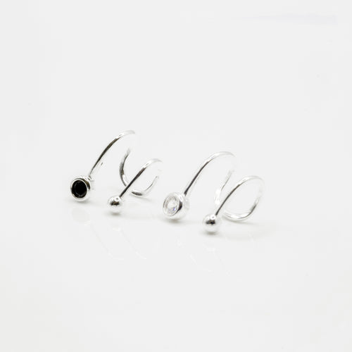 925 Sterling Silver ear cuff is the best fit with your party and holiday dressing. Our ear cuff is no need to piercing ear hole. This is fun, young and playful design from our designer jewelry collection best gift for birthday, BFF and New Year. 925 純銀小鑽耳骨夾，無需穿耳洞，人人都可配戴，閃亮的飾品，適合生日送禮，聚會穿搭，姊妹禮物，抗敏感材質，簡單可愛易搭配。