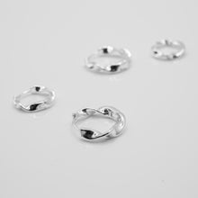 Load image into Gallery viewer, 925純銀波浪圈圈耳環 925 Sterling Silver Wave Circle Earrings
