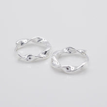 Load image into Gallery viewer, 925純銀波浪圈圈耳環 925 Sterling Silver Wave Circle Earrings
