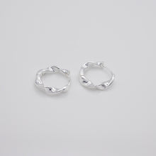 Load image into Gallery viewer, 925純銀波浪圈圈耳環 925 Sterling Silver Wave Circle Earrings
