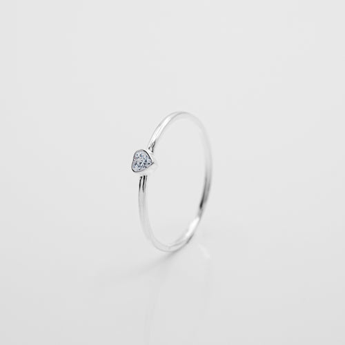 925 sterling silver tiny crystal heart ring available in a variety of sizes. beautiful gift,for lover,unique design,romantic style,mother's Day,BBF,best gift for birthday.925 純銀迷你愛心水鑽戒指，多種尺寸戒指，交換禮物，精緻特別的禮物，適合生日禮物，適合天天配戴，甜美可愛戒指，情人節禮物，閃亮百搭配件。