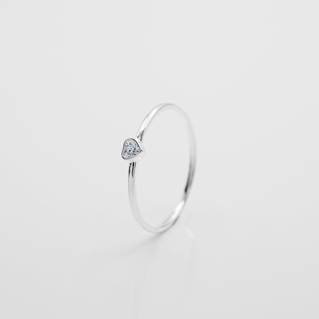 925 sterling silver tiny crystal heart ring available in a variety of sizes. beautiful gift,for lover,unique design,romantic style,mother's Day,BBF,best gift for birthday.925 純銀迷你愛心水鑽戒指，多種尺寸戒指，交換禮物，精緻特別的禮物，適合生日禮物，適合天天配戴，甜美可愛戒指，情人節禮物，閃亮百搭配件。