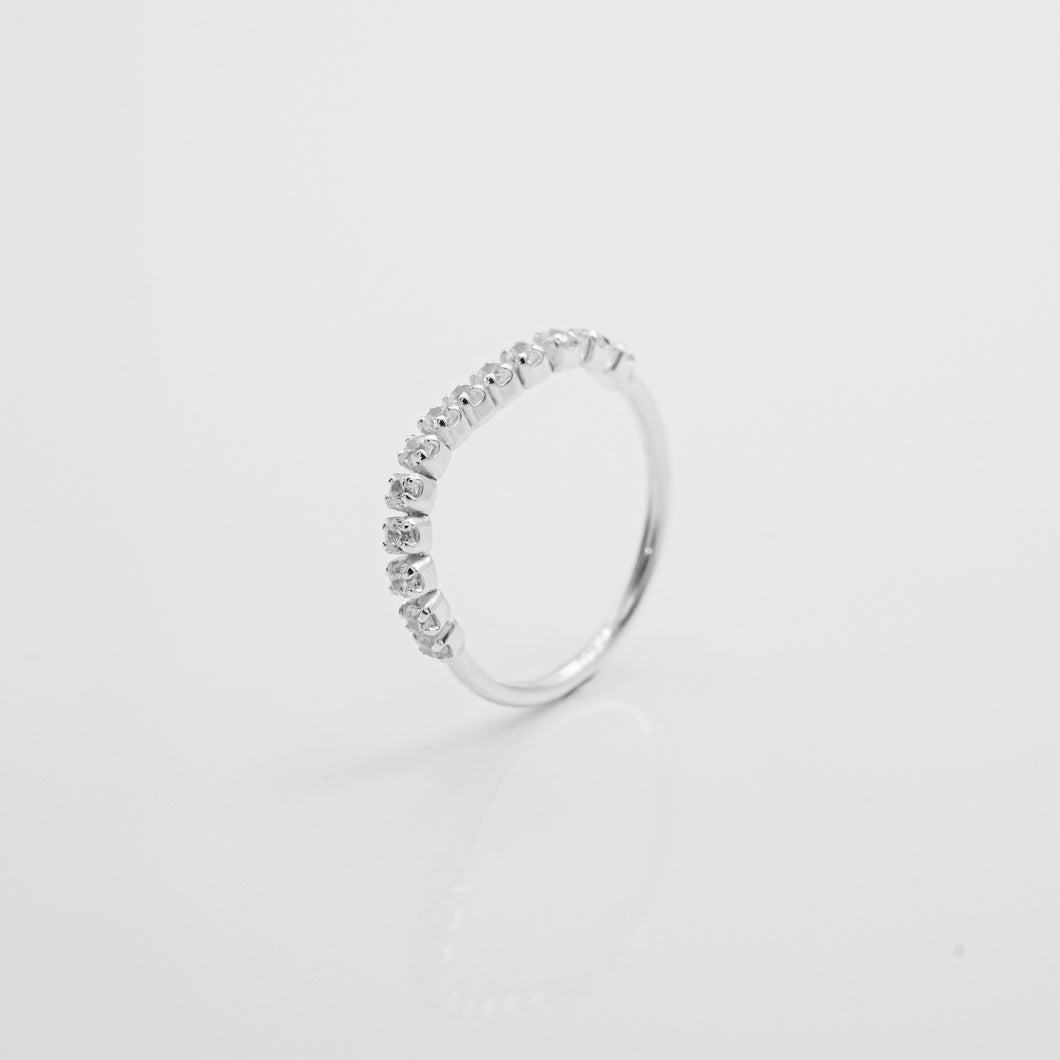 925 sterling silver crystal chain ring available in a variety of sizes. wedding Jewelry,elegant style,unique design,premium gift,gift for her,shiny accessories,Chinese Valentine's Day.925 純銀氣質水鑽鍊戒，多種尺寸戒指，氣質高雅風格，特別的設計，閨蜜禮物，適合日常穿搭，適合出席重要場合，母親節禮物，情人節禮物。