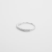 Load image into Gallery viewer, 925 sterling silver crystal chain ring available in a variety of sizes. wedding Jewelry,elegant style,unique design,premium gift,gift for her,shiny accessories,Chinese Valentine&#39;s Day.925 純銀氣質水鑽鍊戒，多種尺寸戒指，氣質高雅風格，特別的設計，閨蜜禮物，適合日常穿搭，適合出席重要場合，母親節禮物，情人節禮物。
