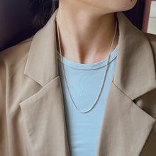 Load image into Gallery viewer, Wearing Ginkawa 925 sterling silver gypsophila shining necklace simple classic chain. minimalist style, beautiful gift, dazzling accessories, design,for lover. The best gift for birthday, mother&#39;s day and your BFF.
