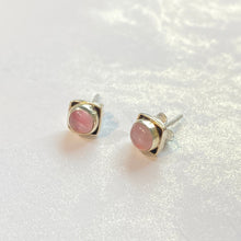 Load image into Gallery viewer, 925 sterling silver natural rose quartz stone earrings with Hypoallergenic earrings post. Pink stone color with anti silver finishing with vintage feel, simple design for daily wearing, which is the best gift for birthday, new year, Valentine&#39;s Day and BFF. 925 純銀天然薔薇晶石耳環（弧面切割）配抗敏感耳針，復刻設計，獨特優雅大方，適合出席重要場合，適合生日送禮，情人節，或母親節禮物。
