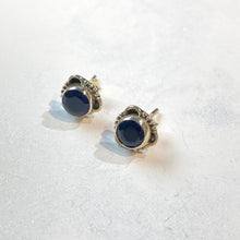 Load image into Gallery viewer, 925 純銀天然切面藍寶石耳環 925 sterling silver natural sapphire earrings Elegant, beautiful 925 sterling silver natural sapphire earrings with Hypoallergenic earrings post. Deep blue stone color with anti silver finishing with vintage feel, simple design for daily wearing, which is the best gift for birthday, new year, Valentine&#39;s Day and BFF. 925 純銀天然藍寶石耳環配抗敏感耳針，復刻設計，獨特高雅設計，適合出席重要場合，適合生日送禮，情人節，或母親節禮物。
