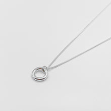 Load image into Gallery viewer, 925純銀甜甜圈項鍊 925 Sterling Silver Donut Necklace
