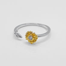 Load image into Gallery viewer, Beautiful 925 sterling silver sunflower ring open ring with adjustable size. Cubic Zirconia Two tone plating open Ring (adjustable size). Best gift of birthday, BFF and new year holiday. 925 純銀太陽花開口戒，夏天款可調節戒指，不分尺寸戒指，適合出遊旅行搭配，日常穿搭必備。
