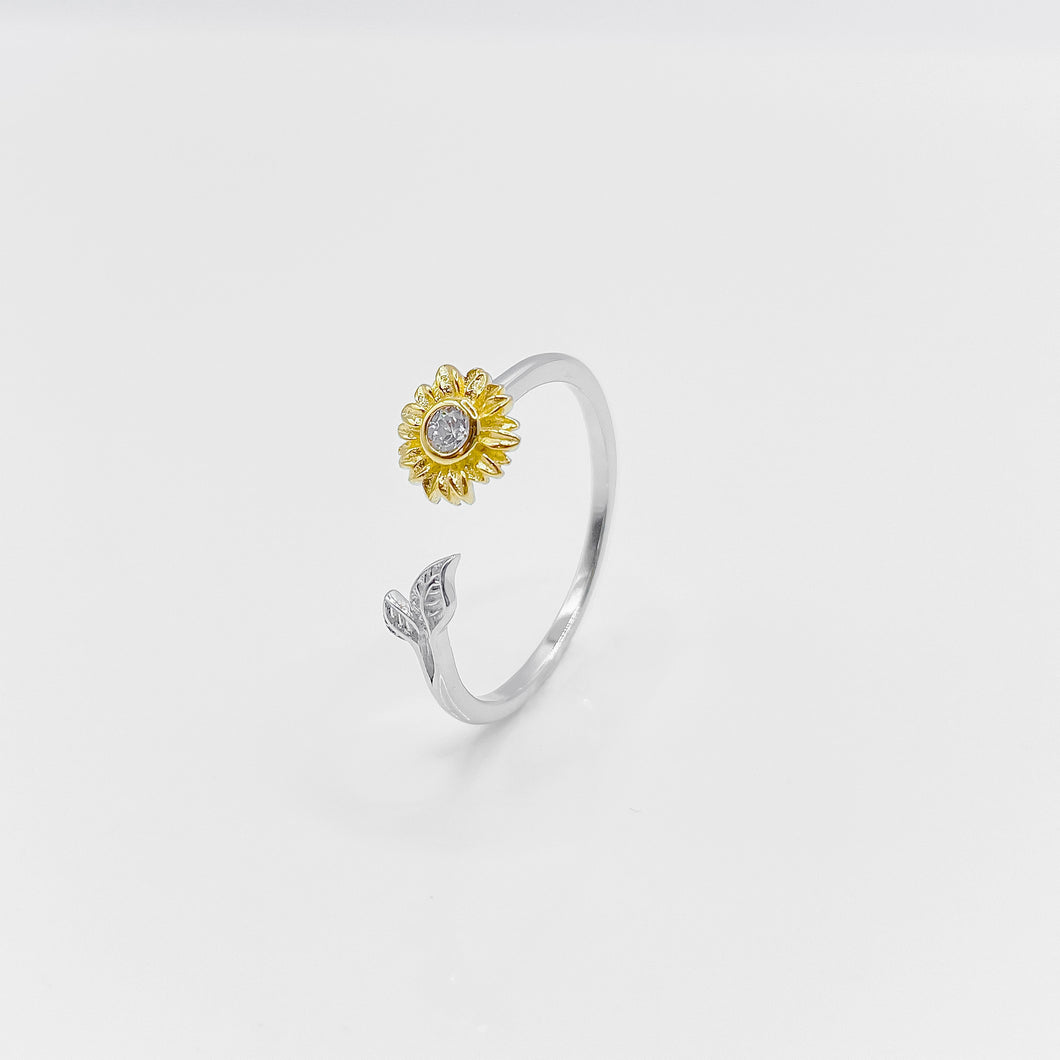 Beautiful 925 sterling silver sunflower ring open ring with adjustable size. Cubic Zirconia Two tone plating open Ring (adjustable size). Best gift of birthday, BFF and new year holiday. 925 純銀太陽花開口戒，夏天款可調節戒指，不分尺寸戒指，適合出遊旅行搭配，日常穿搭必備。