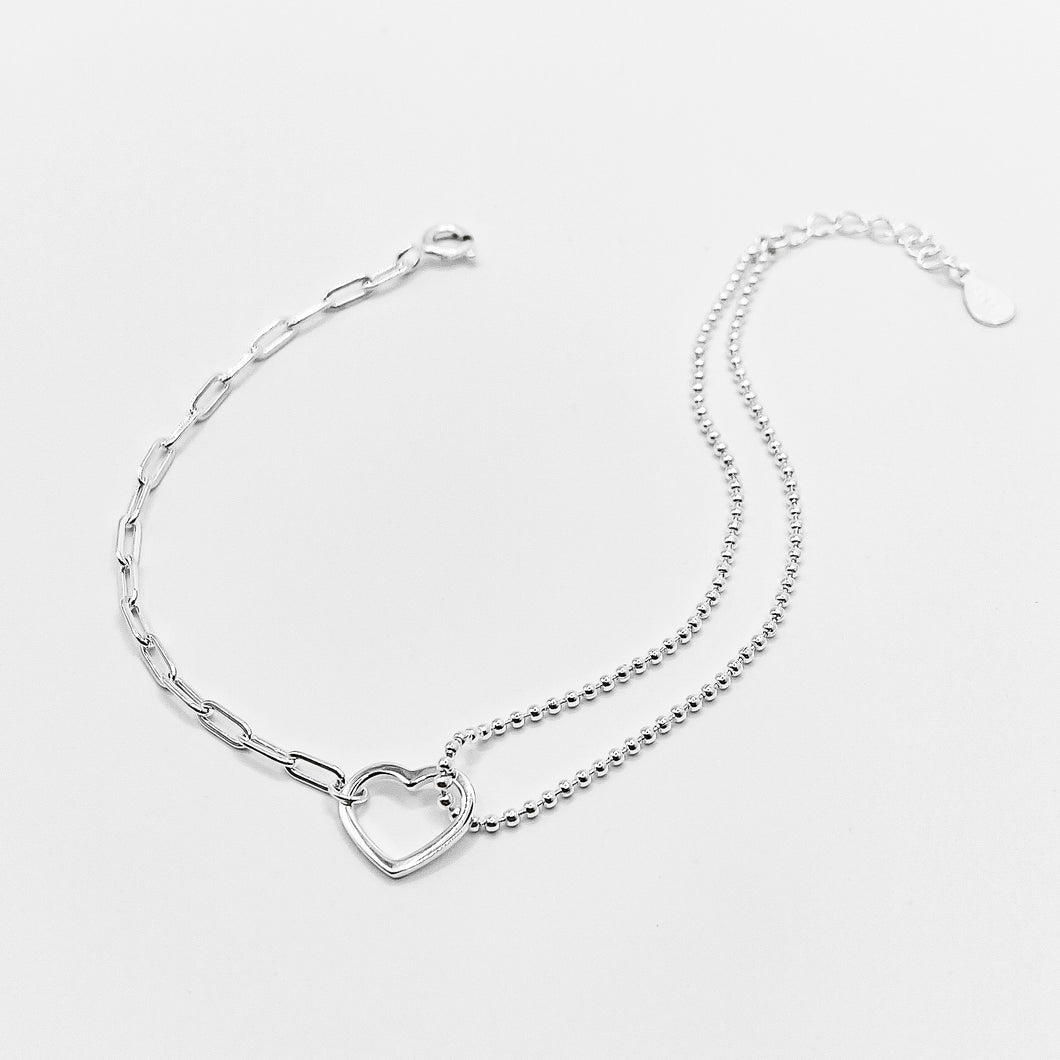 925 sterling silver hollow heart bracelet with adjustable extension chain. Cute style,gift for her,Valentine’s Day,party accessories,mother’s day,beautiful gift.925純銀鏤空愛心雙行手鏈，可愛氣質款式，適合出遊配戴，適合出席重要場合，適合送禮，情人節禮物，告白禮物，中秋禮物，聖誕節禮物。