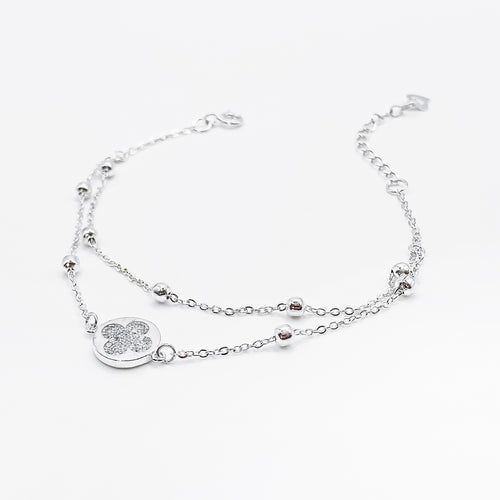 Beautiful 925 Sterling Silver with Cubic Zirconia crystal Pave four-leaf clover bracelet. Best gift for BFF and birthday and which can bring good lucky. 925 純銀幸運四葉草手鏈，適合送禮，適合約會聚餐配戴，朋友生日禮物首選，情人節禮物。