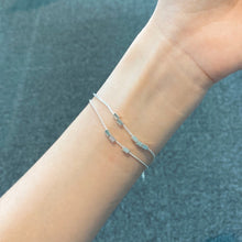 Load image into Gallery viewer, 配帶 Ginkawa 925 純銀小方塊雙行手鏈 Wearing Ginkawa 925 Sterling Silver ice cube bracelet with adjustable extension chain. Stylish design and best gift for birthday, BFF and Mother&#39;s Day.
