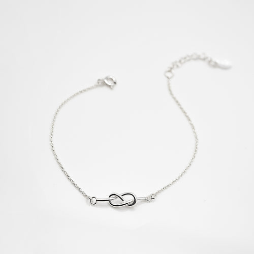 925 sterling silver tiny ball bracelet with adjustable extension chain. FashionJewelry,trendy design,simple design,anniversary,mother's Day gift,suitable for traveling.925 純銀小圓球手鍊，日常搭配，簡約質感，簡單好搭配風格，母親節送禮，紀念日禮物，交換禮物，百搭配件。