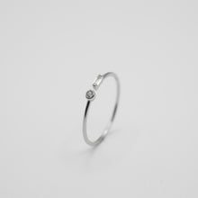 Load image into Gallery viewer, 925 sterling silver thin crystal ring open ring with adjustable size meaningful gift,delicate gift,elegant style,shiny accessories,Chinese Valentine&#39;s Day.925 純銀細鑽開口戒，氣質款式開口戒，不分尺寸戒指，亮眼配件，適合約會穿搭，生日送禮，閨蜜禮物，適合出席重要場合。

