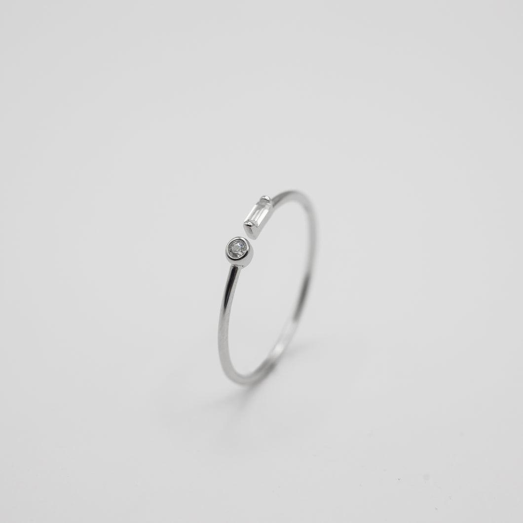 925 sterling silver thin crystal ring open ring with adjustable size meaningful gift,delicate gift,elegant style,shiny accessories,Chinese Valentine's Day.925 純銀細鑽開口戒，氣質款式開口戒，不分尺寸戒指，亮眼配件，適合約會穿搭，生日送禮，閨蜜禮物，適合出席重要場合。