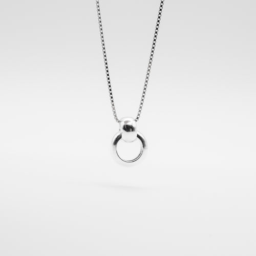 925 sterling silver intertwined circle necklace with adjustable extension chain. thanksgiving gift,wear every day,classic design,popular style,FashionJewelry,Teacher’s Day gift.925 純銀雙圈項鍊，簡約細緻，日常感飾品，經典風格，交換禮物，送給她的禮物，七夕情人節禮物，犒賞自己的禮物，適合出遊，適合生日送禮。