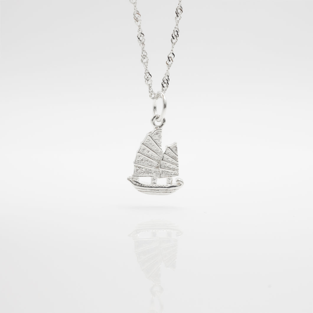 925 sterling silver sailboat necklace funky and unique design. classic design,FashionJewelry,Teacher’s Day gift,woman’s day,suitable for traveling,gift of blessing.925 純銀帆船項鍊，祝福禮物，日常配件，周年紀念禮物，適合送禮，適合約會穿搭，風格簡約好搭配。