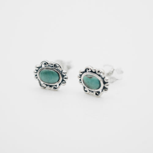 Beautiful 925 sterling silver natural turquoise earrings with Hypoallergenic earrings post.special day gift, simple design for daily wearing, meaningful gift,best gift for birthday, anniversary surprise,Valentine's Day and BFF. 925 純銀天然綠松石耳環（弧面切割）配抗敏感耳針，復古抹黑設計，獨特氣質，適合出席重要場合，適合姊妹聚會，適合生日送禮、周年紀念，或母親節禮物。