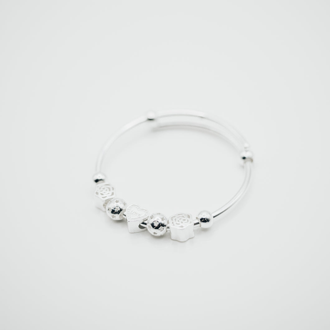 999 sterling silver parent-child LOVE bracelet skin-friendly and gentle suitable for babies.parent-child gift,Children's day gift,for mother and child,wear every day,classic design,mother's Day.999 親子愛心手鐲手鐲，親膚不易過敏，親子首飾，兒童節禮物，紀念禮物，母親節禮物，兒童生日禮物首選，彌月禮物。